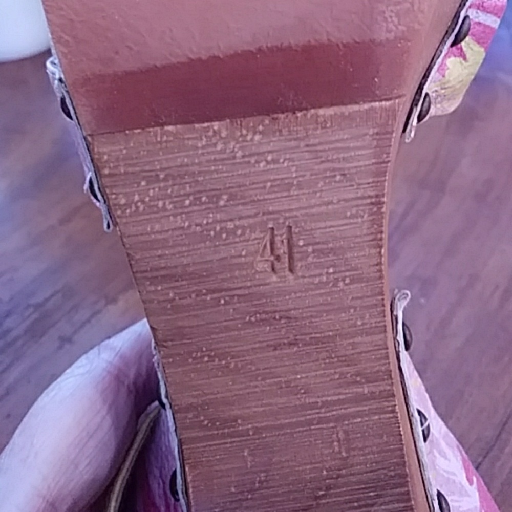 Tropical Styled Heels - Picture 7 of 8